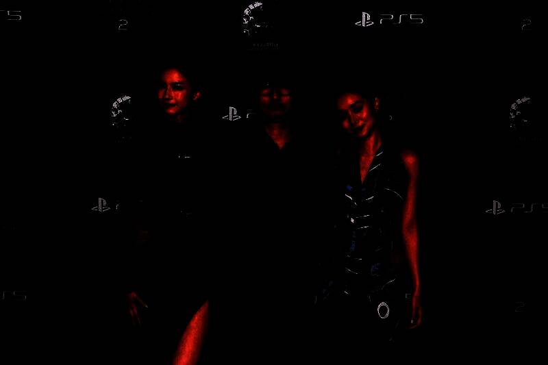 小岛秀夫与劳伦·蔡、忽那汐里的合影