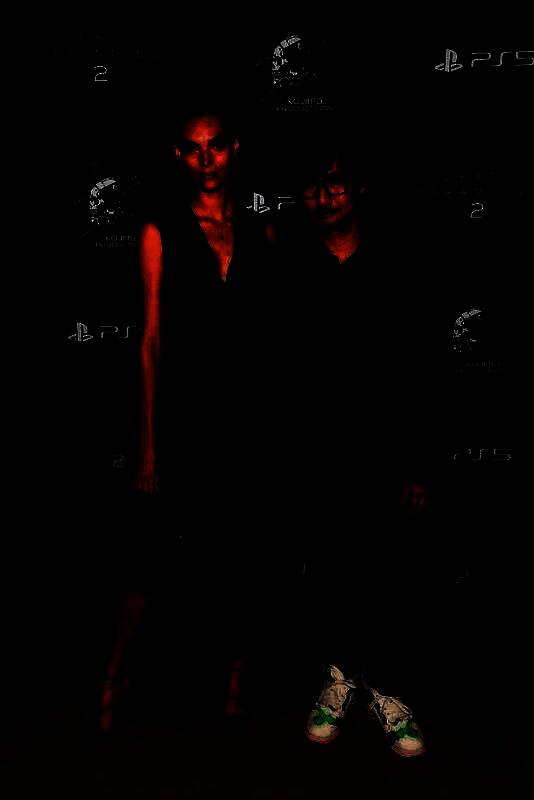 小岛秀夫与查理·弗雷泽、卡洛琳·波拉切克的合影