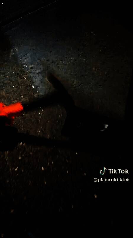 博主暴力打砸Switch2主机视频截图3