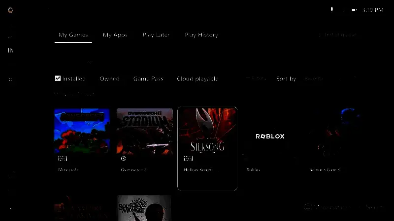 另一角度的Xbox Ally掌机Xbox App UI上的《空洞骑士：丝之歌》画面