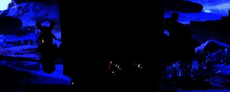 《绝地潜兵2》中强化纵步者的战斗画面，机器人手持重型武器，周围有爆炸特效