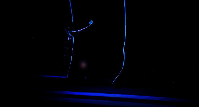 黑羽释放技能特效预览图，锁链飞舞，能量波动环绕周身