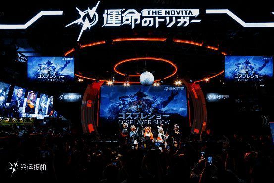 角色技能展示界面，角色各具特色，技能图标清晰直观