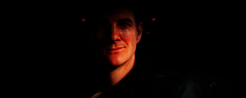 《007：曙光》游戏实机画面，主角身穿特工装备穿越高科技设施