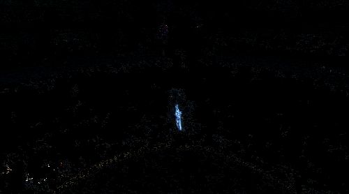 沧澜施展强化普攻【劈波】，跃起猛击敌人，特效炸裂