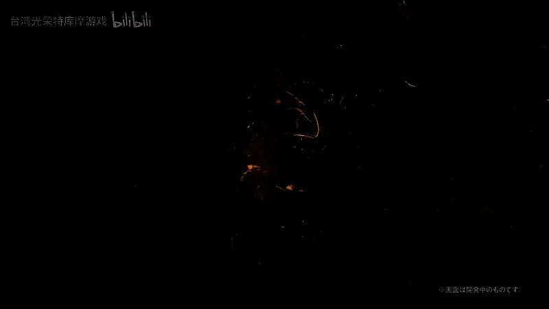 角色在黑暗背景下施展华丽技能特效