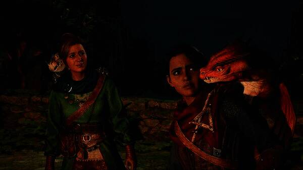 两位主角分别处于不同维度的场景中，画面风格迥异但彼此呼应