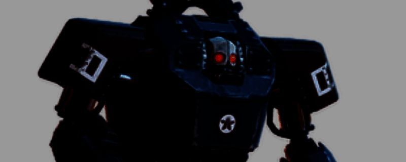 蹂躏者正面视角展示，巨大的机械身躯与头部明显构造清晰可见