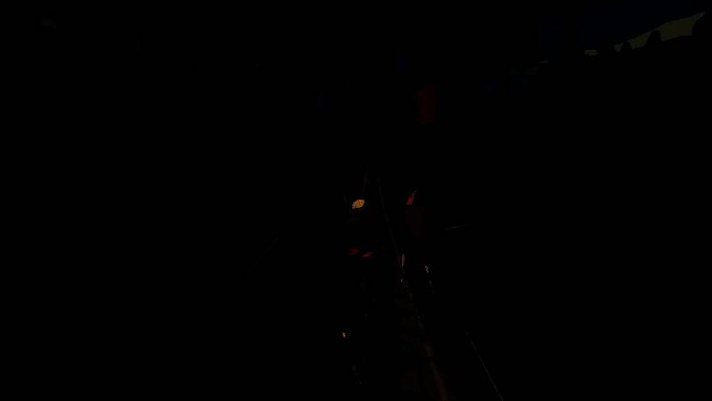 《单车国度》游戏截图展示玩家操控自行车穿越山地丛林，前方可见隐藏路径入口