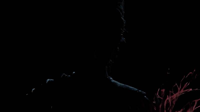 《明末：渊虚之羽》角色战斗场景，女侠手持长剑对抗身着铠甲的敌人，背景为古代中式建筑群