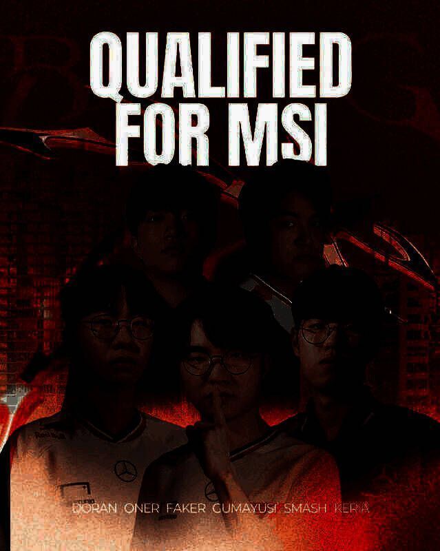 T1队员激情庆祝比赛胜利，现场观众欢呼不断