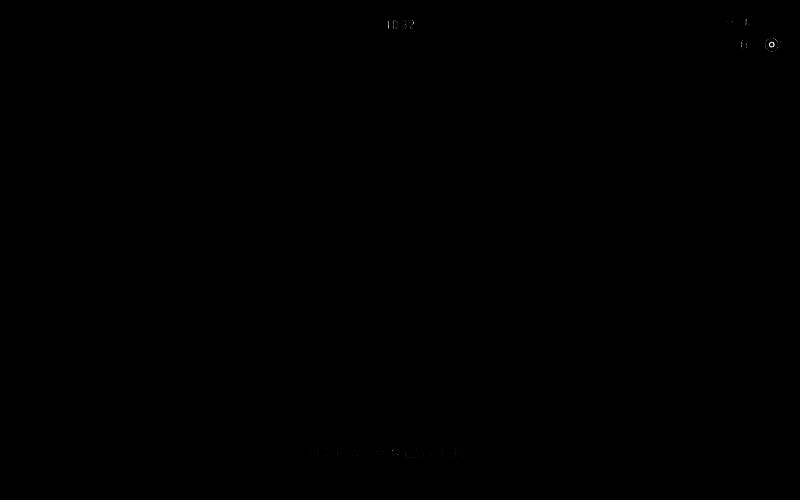 角色在营地中整理物资的场景