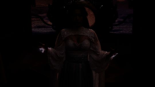 三师姐雷霄御雷而行，电光四射，气势逼人