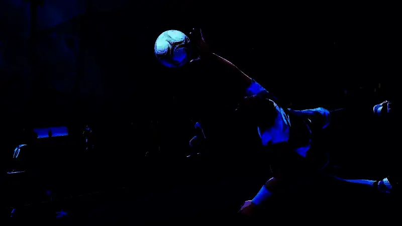 《开球! REMATCH》多人对战界面预览，角色技能图标与战术布置清晰可见