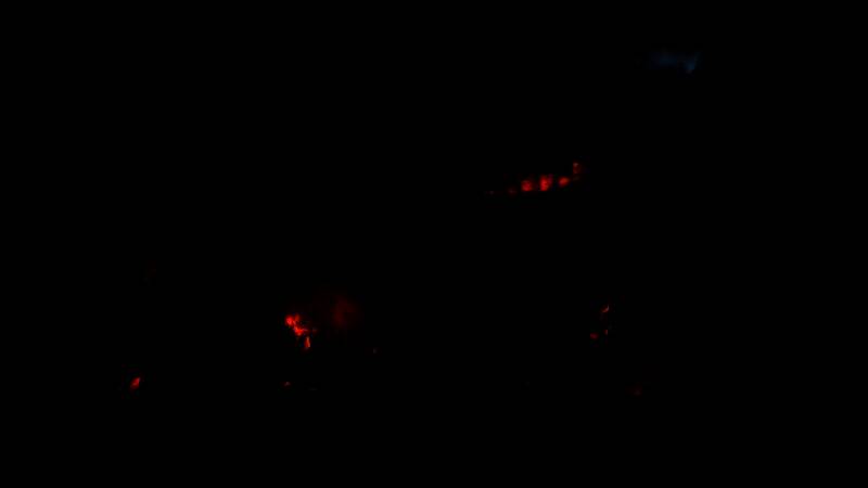 角色原画展示，身穿粗布衣衫的送信者手持长剑，目光坚定