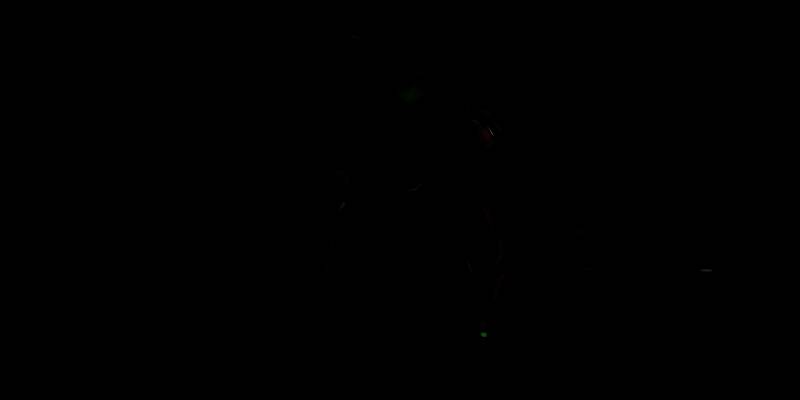 伦敦地铁站内《银河战士Prime 4：超越》广告牌清晰显示‘现已发售’字样