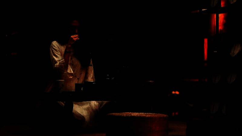 游戏内互动选项界面，呈现多个可能影响剧情走向的选择项