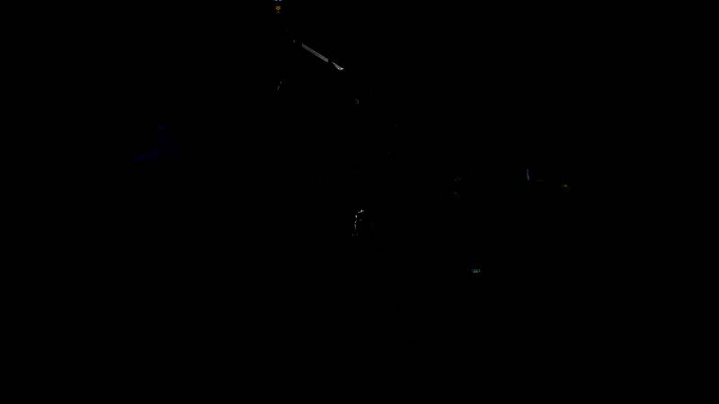 The Graveyard场景中，玩家在墓地间奔跑抢夺金币，气氛紧张刺激