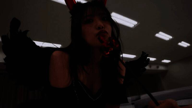 游戏内场景截图呈现传统日式居酒屋环境，人物表情生动自然