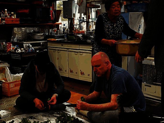 团队在古老农具展示区认真观察并记录细节