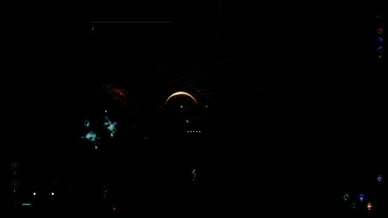 游戏战斗实机画面，展现角色与Boss激烈交锋的场景