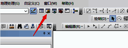 ArcGIS主界面显示工具箱位置，红色箭头指向该图标