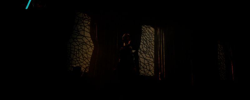 芭蕾舞者化身战士，在空中完成华丽转身，身后是阴森的敌人轮廓