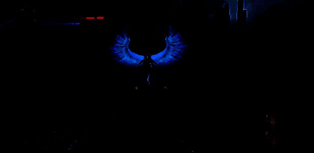 主角站在废墟之中，远方是被冰雪覆盖的山脉，天空乌云密布