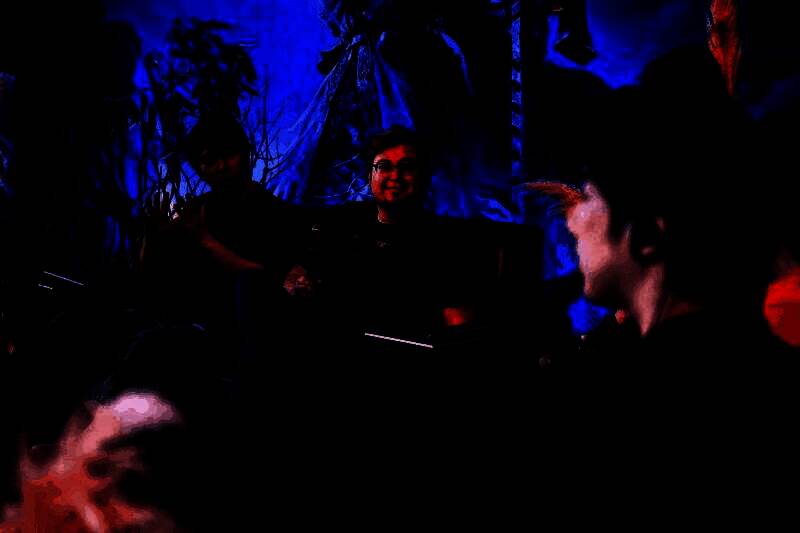 国服团队成员解答现场嘉宾关于数据继承的问题