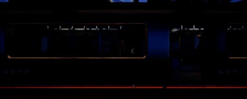 游戏主视觉画面，神秘少女手持镜子穿梭于梦幻场景中