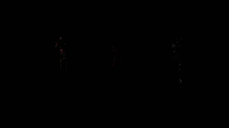 游戏内战术决策界面展示，玩家可选择不同策略应对敌人