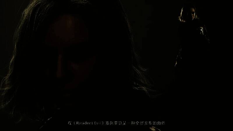 格蕾丝在废墟中奔跑，身后有不明生物追逐