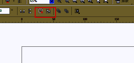 图示显示一个被选中的图框正在被拖动移出原位置