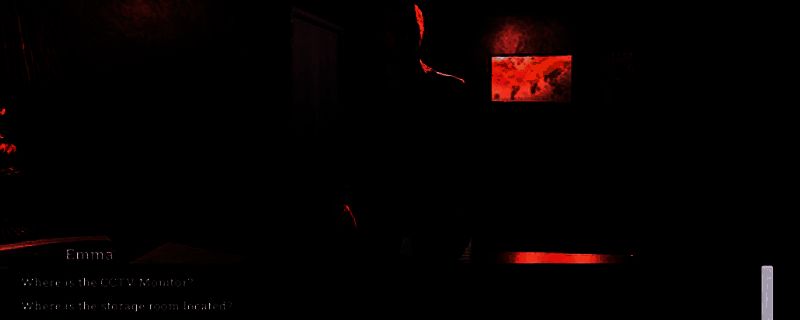 游戏中昏暗走廊场景，暖黄色灯光下隐约可见房间门与墙纸细节，营造压抑氛围