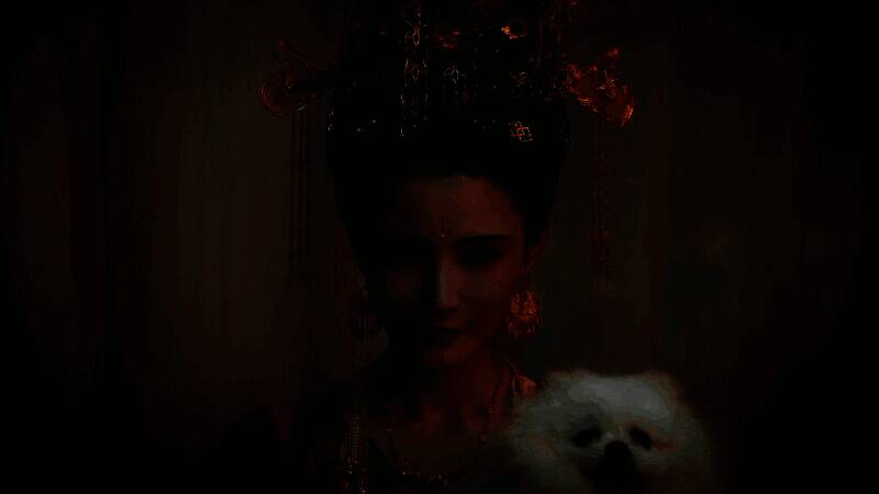 两位宫妃对峙画面，眼神交锋暗藏杀机