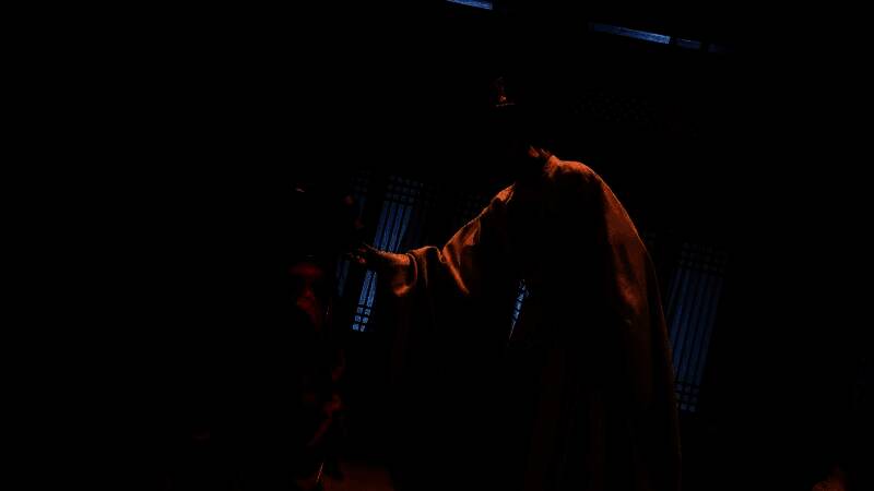 角色回忆片段，展现童年经历与情感羁绊