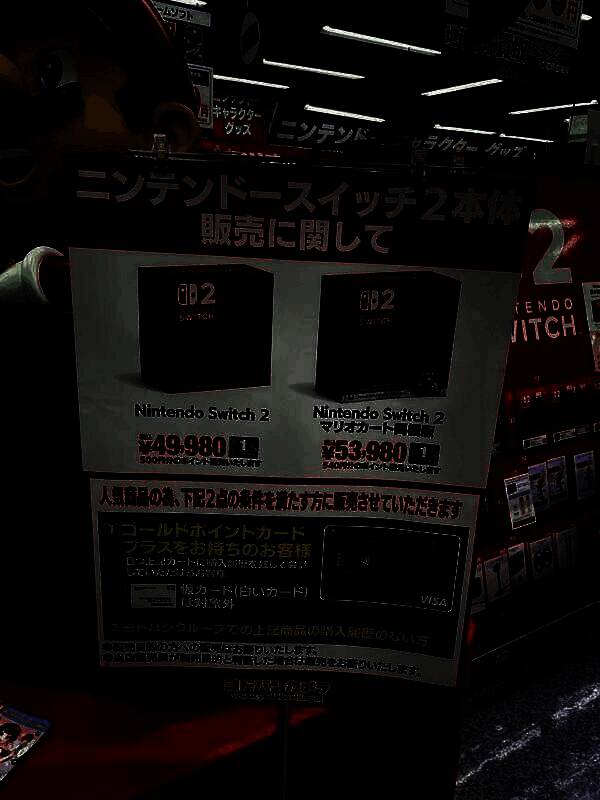 Switch 2控制器特写图，展现全新设计与握持手感