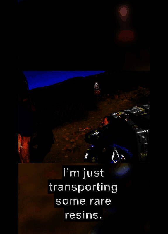 最终镜头定格在演员坚定的眼神，传递游戏精神