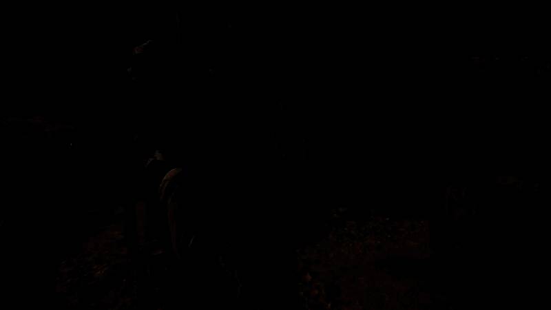 主角手持弹簧刀，神情冷峻地站在昏暗巷道中