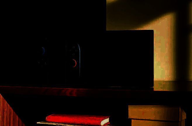 任天堂Switch 2主机正面展示，白色机身配蓝色Joy-Con