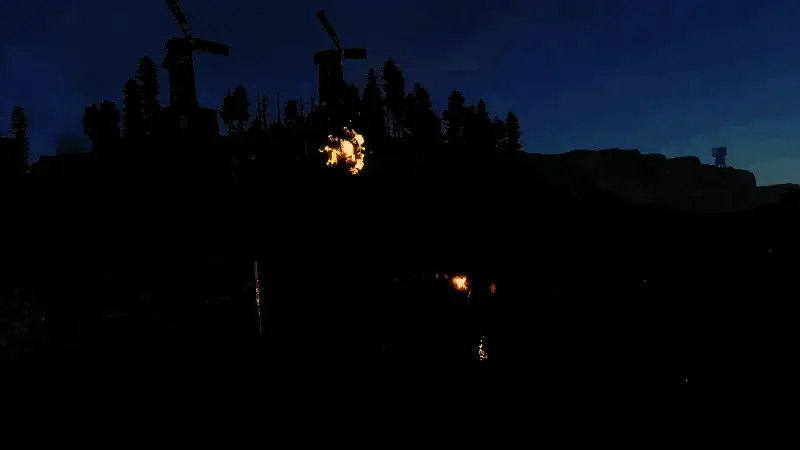 游戏中玩家之间的激烈战斗场面，远处有爆炸特效与枪火交织