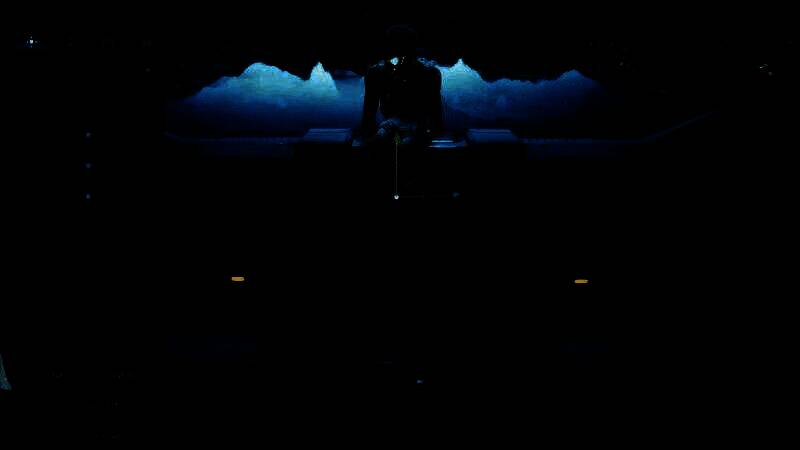 《解限机》角色定制界面展示，显示丰富的装备选项