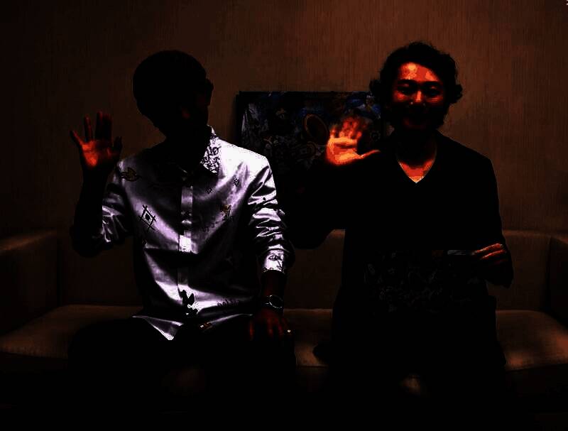 开发团队合影与游戏LOGO展示