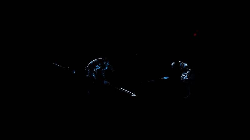 战斗场景截图，Magatsuhi战锤形态挥出紫色冲击波