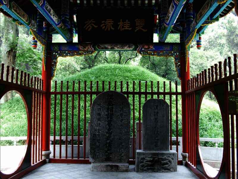 武侯墓实景图，庄严肃穆的氛围令人肃然起敬