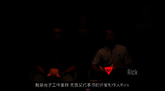 开发者日志视频画面，展示开发团队工作场景与设计理念