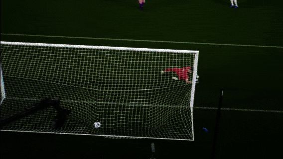 内德维德施展无定型传球技能动态演示，球精准传至队友脚下