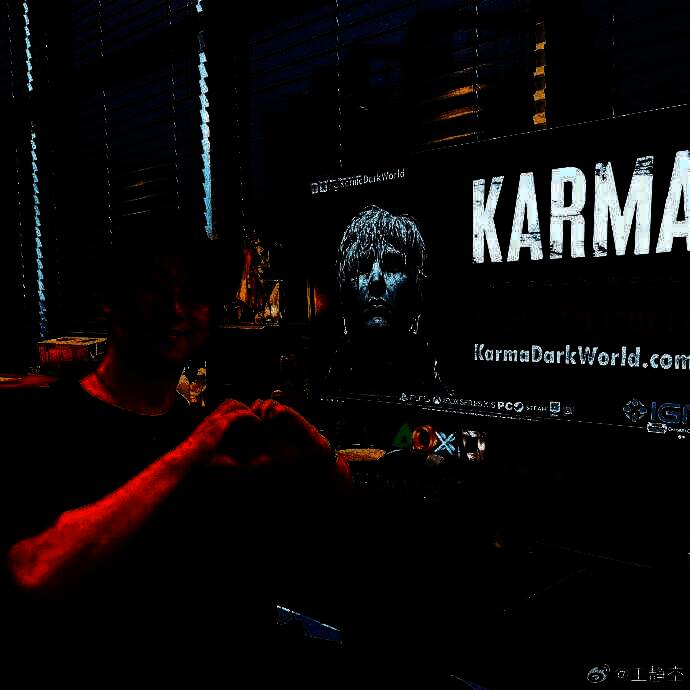 开发者王勇赫与韩国游戏人的合影，众人笑容满面气氛融洽