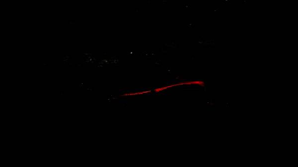 战斗画面展示，主角使用义腿发动强力踢击，周围妖魔被击飞，特效炫酷