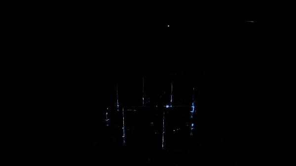 战斗BOSS对战画面，巨型妖魔现身，主角跃起迎战，场面震撼